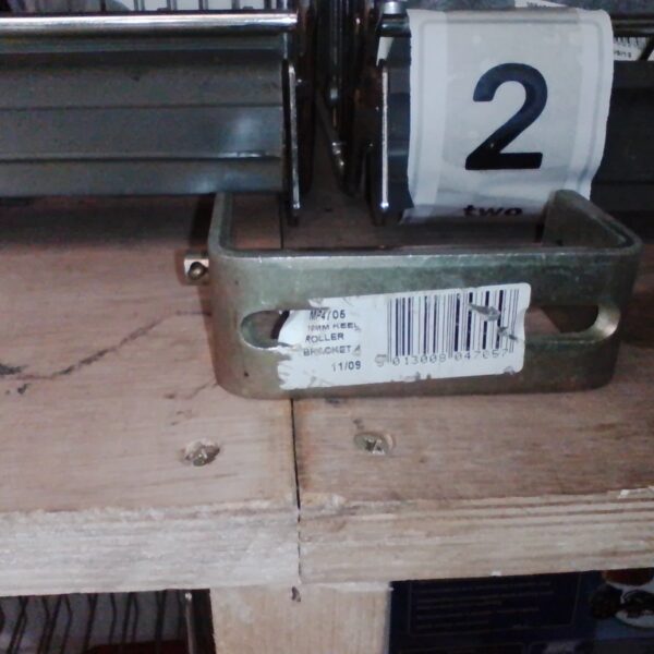MP4705 Keel Roller Bracket